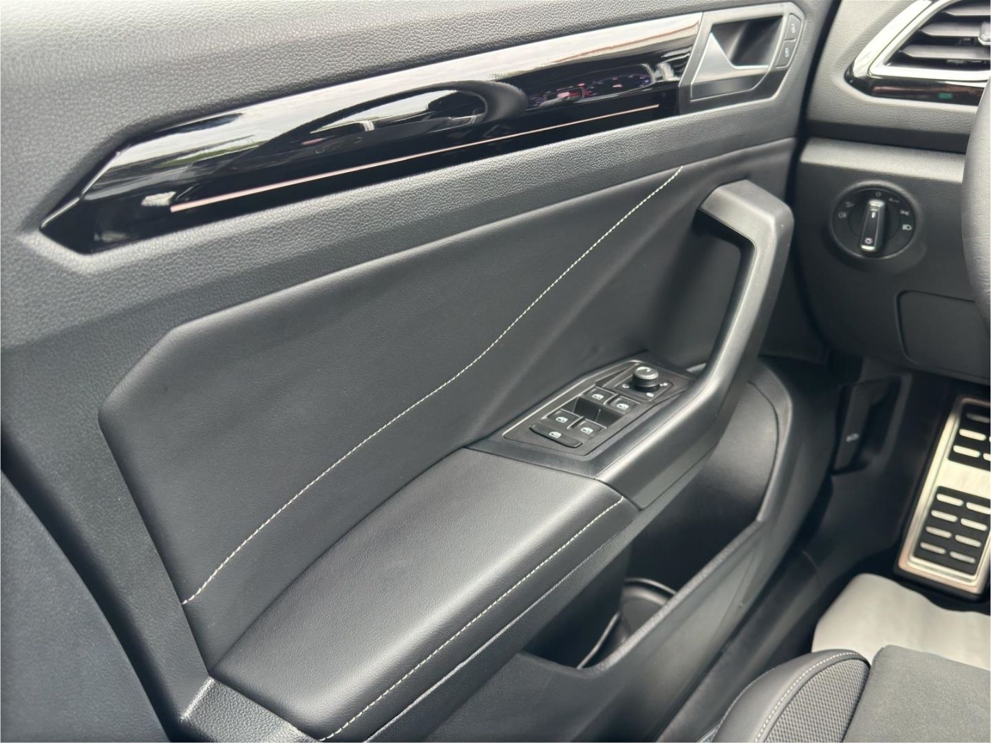 T-Roc 1.5 TSI DSG 110kW R-Line LED AHZV Rückfahr