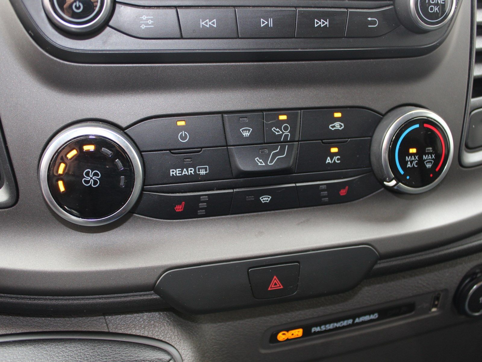 Fahrzeugabbildung Ford Transit Custom 320 L1 Trend