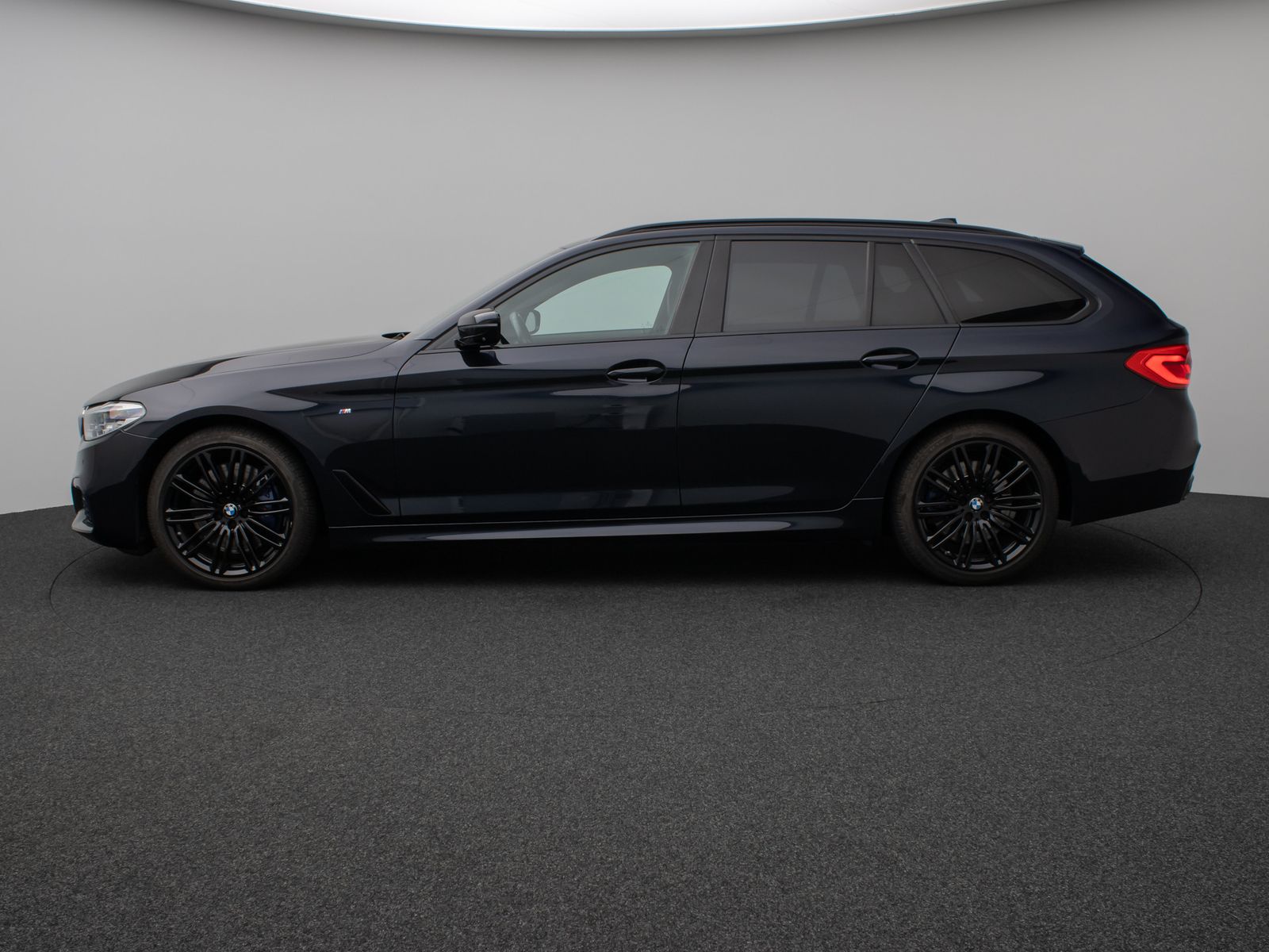 Fahrzeugabbildung BMW 540d xD M Sport Panorama 360°HUD SoftCl Massage