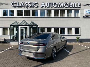 2022 BMW I7 — миниатюра 24