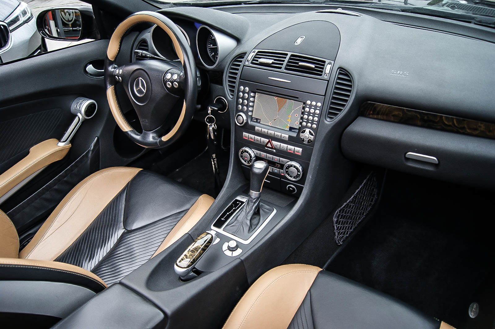 Fahrzeugabbildung Mercedes-Benz SLK 200 K Aut. DESIGNO LEDER XENON NAVI AIRSCARF