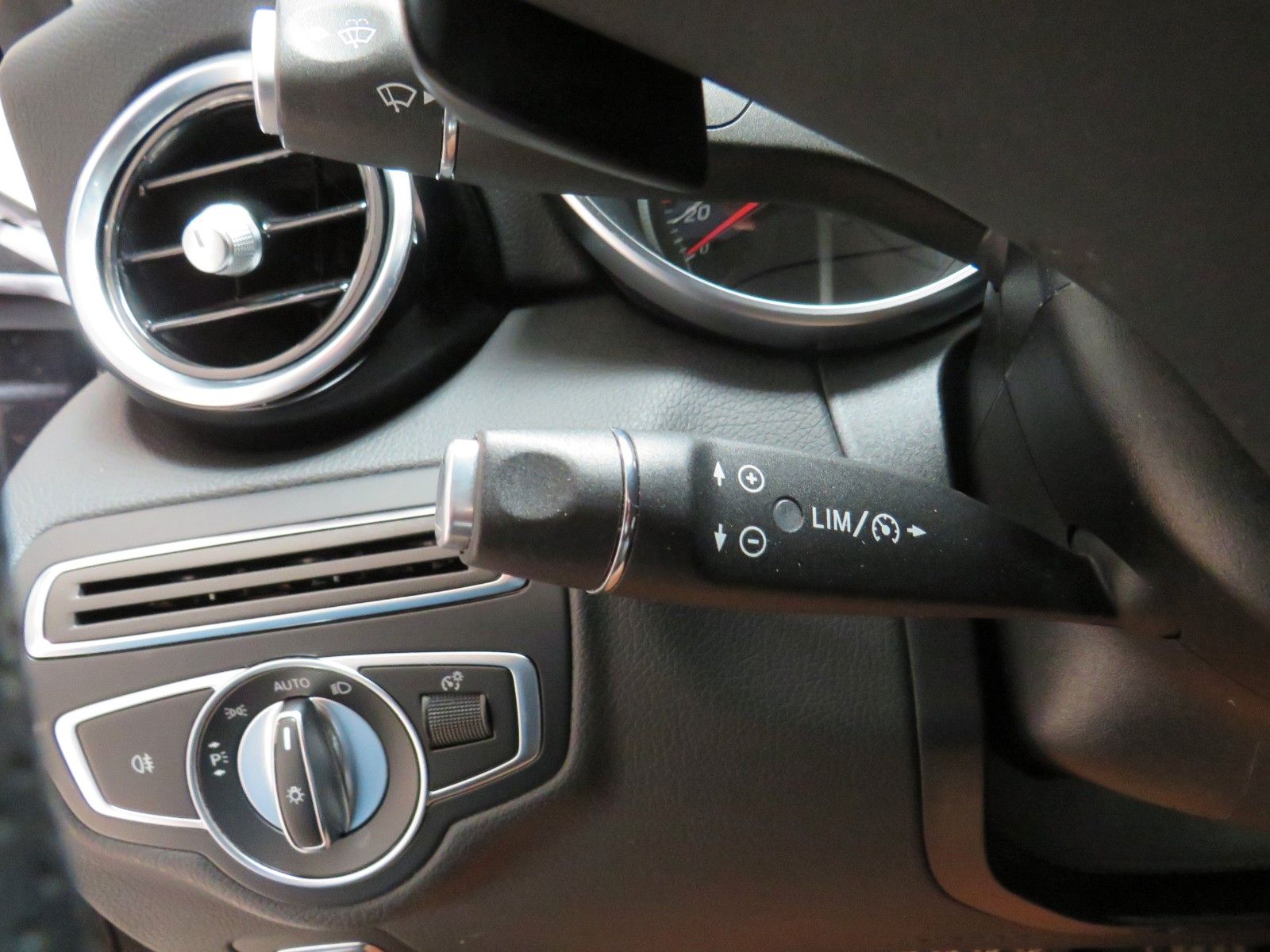 Fahrzeugabbildung Mercedes-Benz C 220 T d*LED*Fernl.*AHK*NAVI*Toten*PTS*