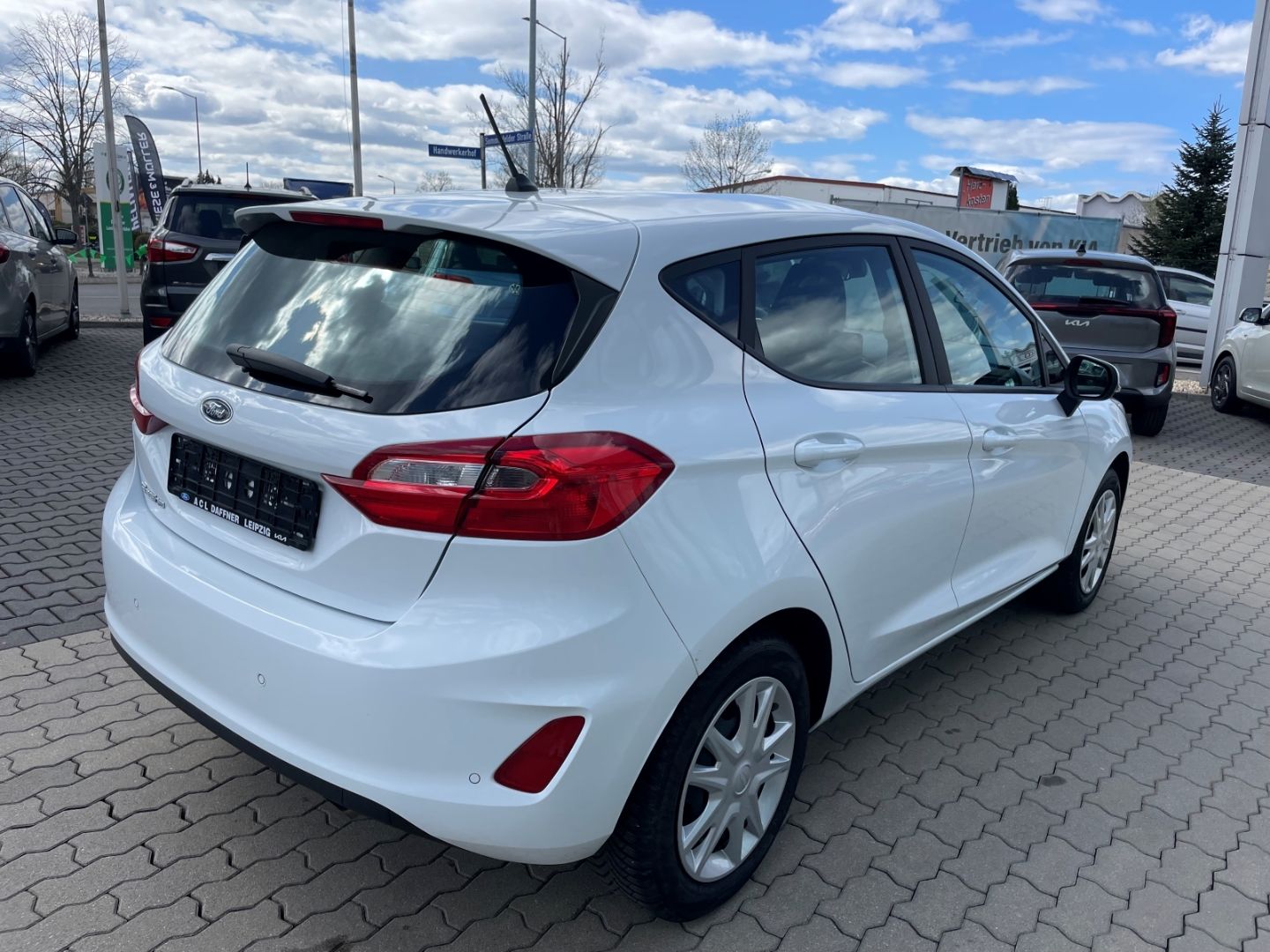 Fahrzeugabbildung Ford Fiesta Spurhalteass PDC SHZ Tempomat Bluetooth