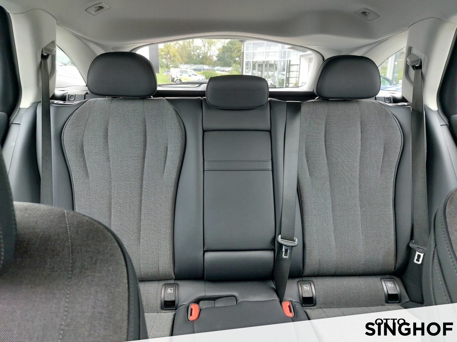 Fahrzeugabbildung Mercedes-Benz E 220 d T Avantgarde +AHK+Rü Kam+Distronic+LED+