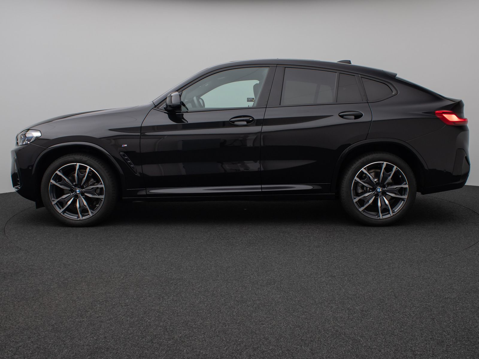 Fahrzeugabbildung BMW X4 xD20i M Sport Panorama Kamera Laser HUD HiFi