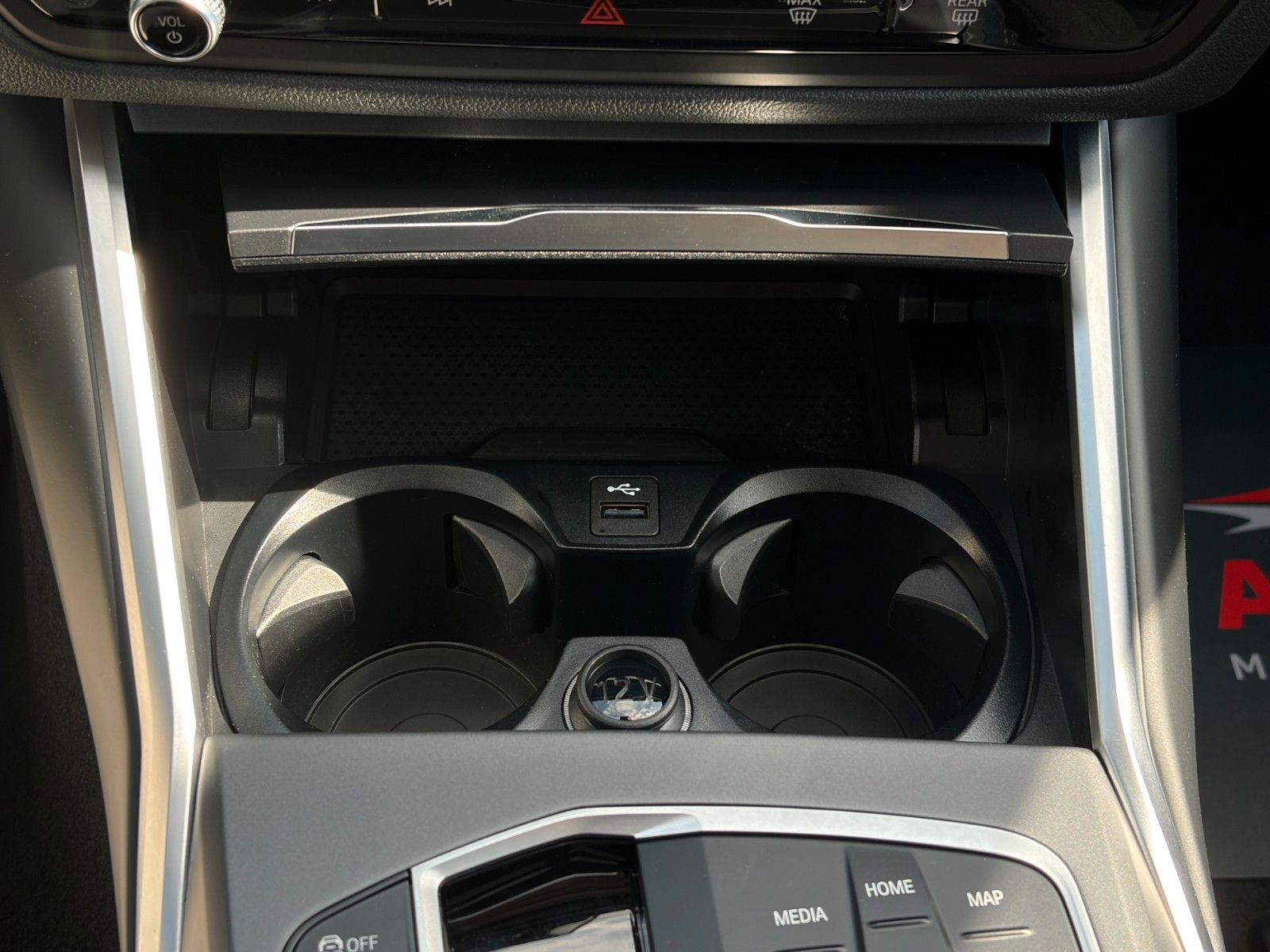 Fahrzeugabbildung BMW 318i Touring 3Z-Klima Kamera Tempomat Alarm SHZ