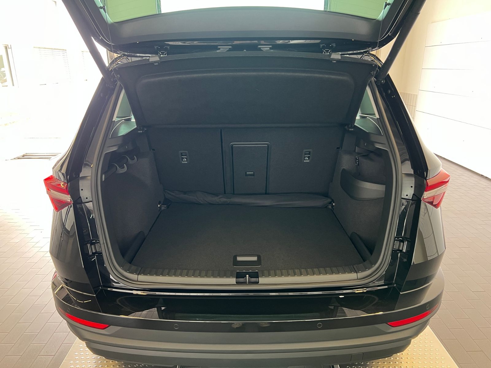 Fahrzeugabbildung SKODA Karoq Balance 1.5 TSI *AHK, ACC, Rückfahrkamera,