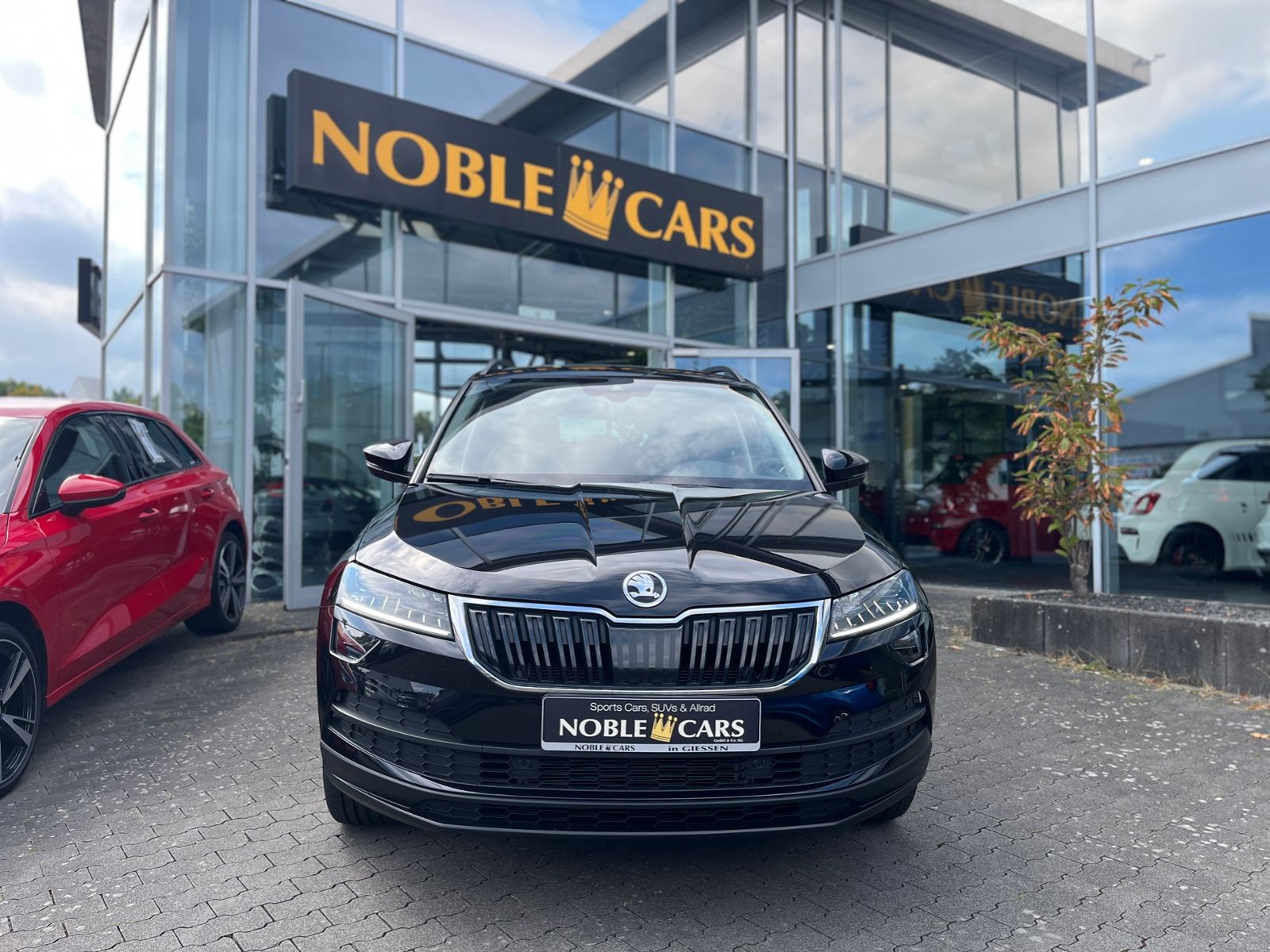 Fahrzeugabbildung SKODA KAROQ Style AHK ACC LED NAV LEDER 18"