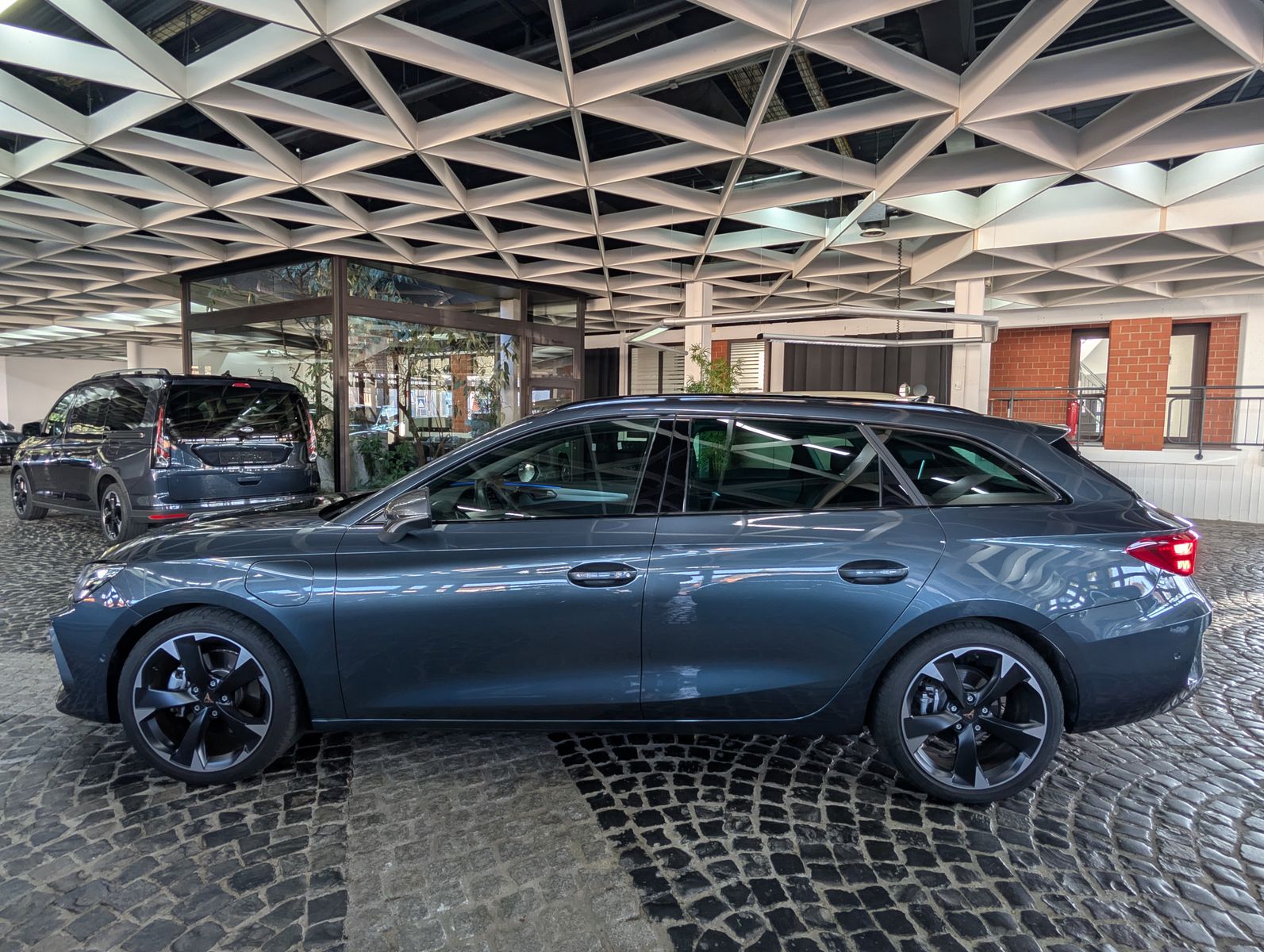 Fahrzeugabbildung CUPRA Leon 1.5 e-Hybrid PLUG-IN LED INTELIG-DRIVE EDGE