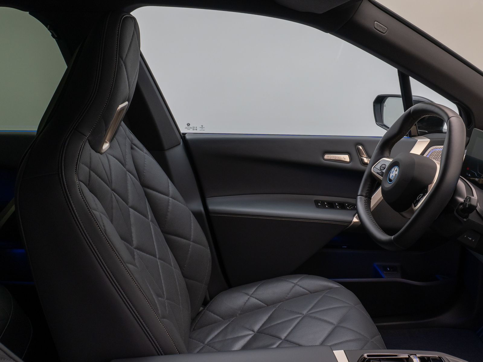 Fahrzeugabbildung BMW iX M60 360°Laser B&W DAB SoftCL ACC AHK 22Zoll