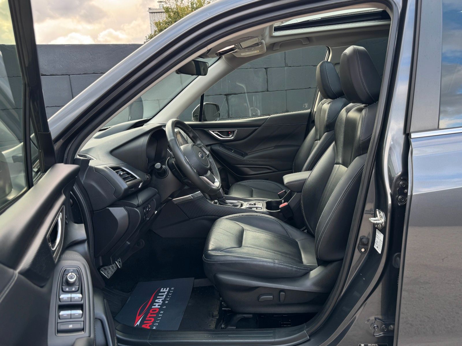 Fahrzeugabbildung Subaru Forester 2.0ie Platinum Standhzg. Pano Leder AHK