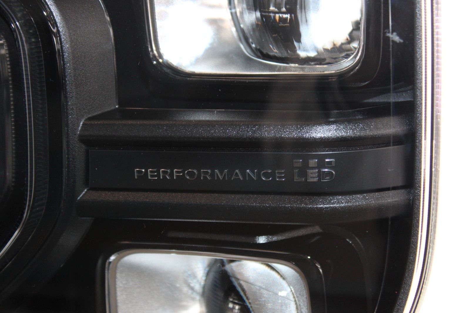 Fahrzeugabbildung Ford Ranger Platinum Automatik LEDER B&O ROLLO AHK
