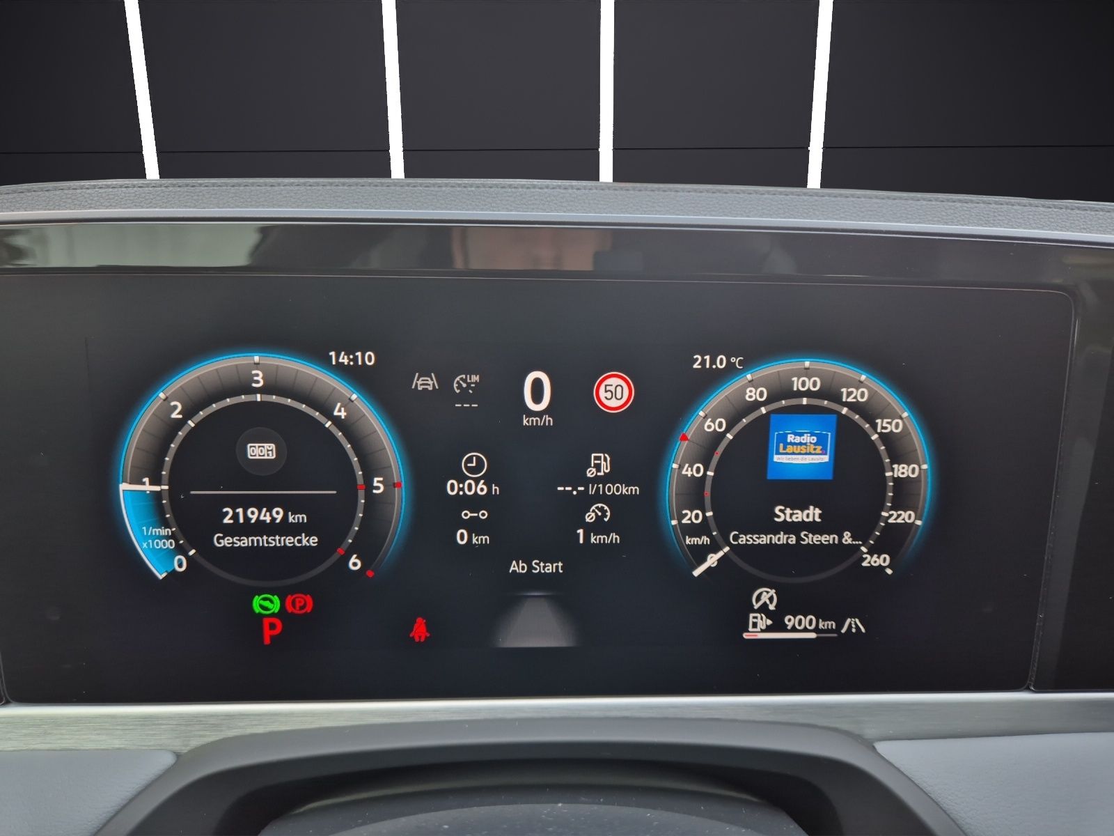 Fahrzeugabbildung Volkswagen Passat TDI Elegance DSG Matrix STH AHK Navi Pano