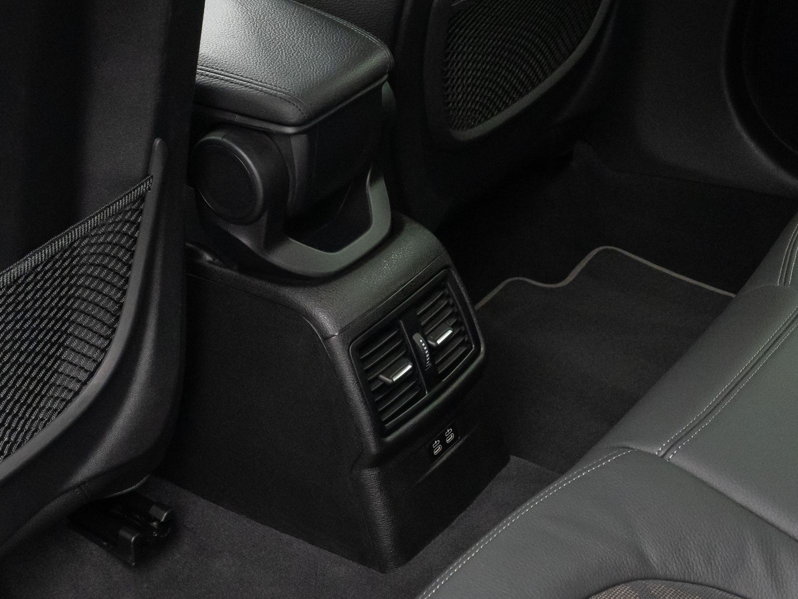 Fahrzeugabbildung BMW X1 sD18i xLine Kamera DAB HiFi DrivAssist Sport