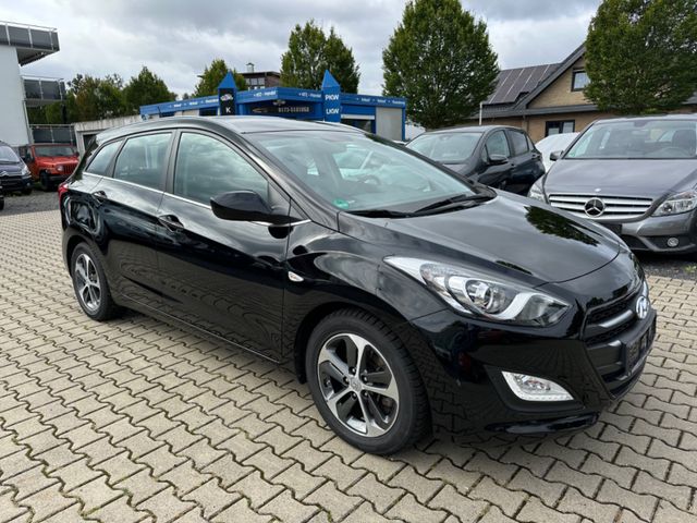 Hyundai i30 cw blue Trend 1.Hand  erst 52tkm PDC