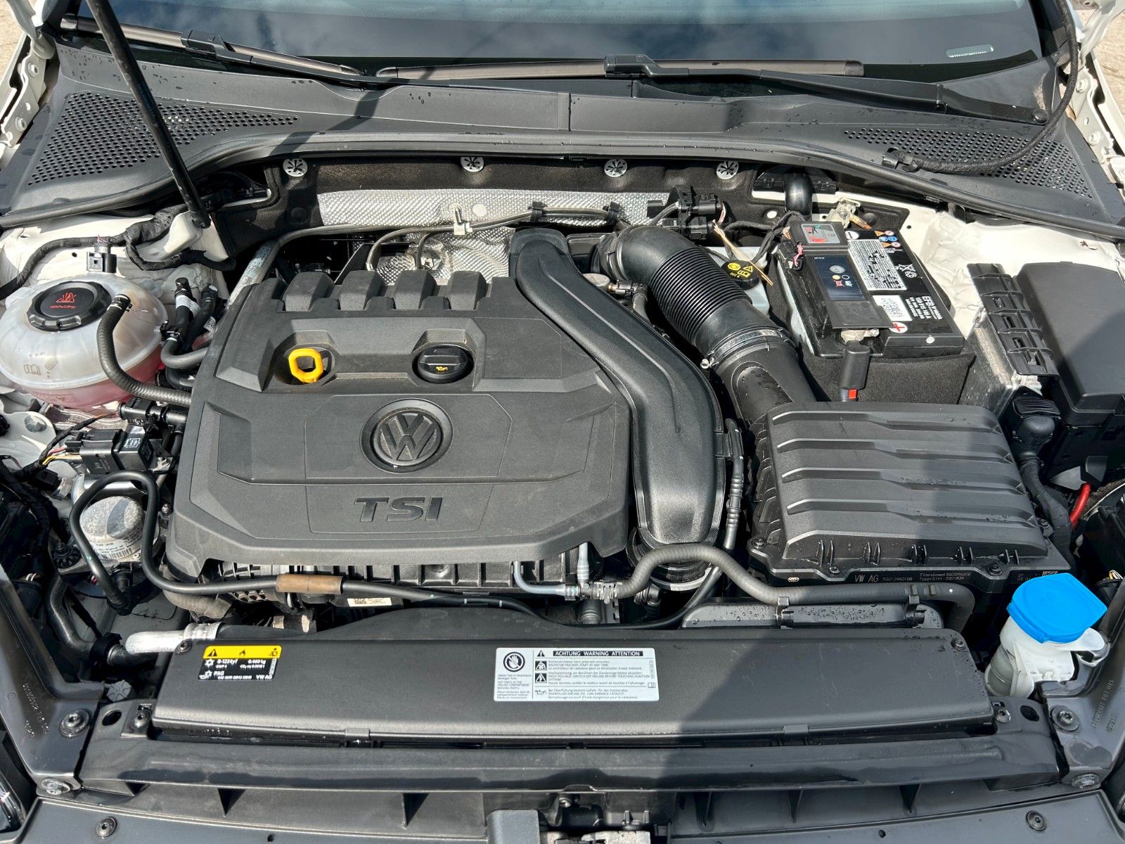 Fahrzeugabbildung Volkswagen Golf VII 1.5 TSI Comfortline Navi SHZ PDC LM"18