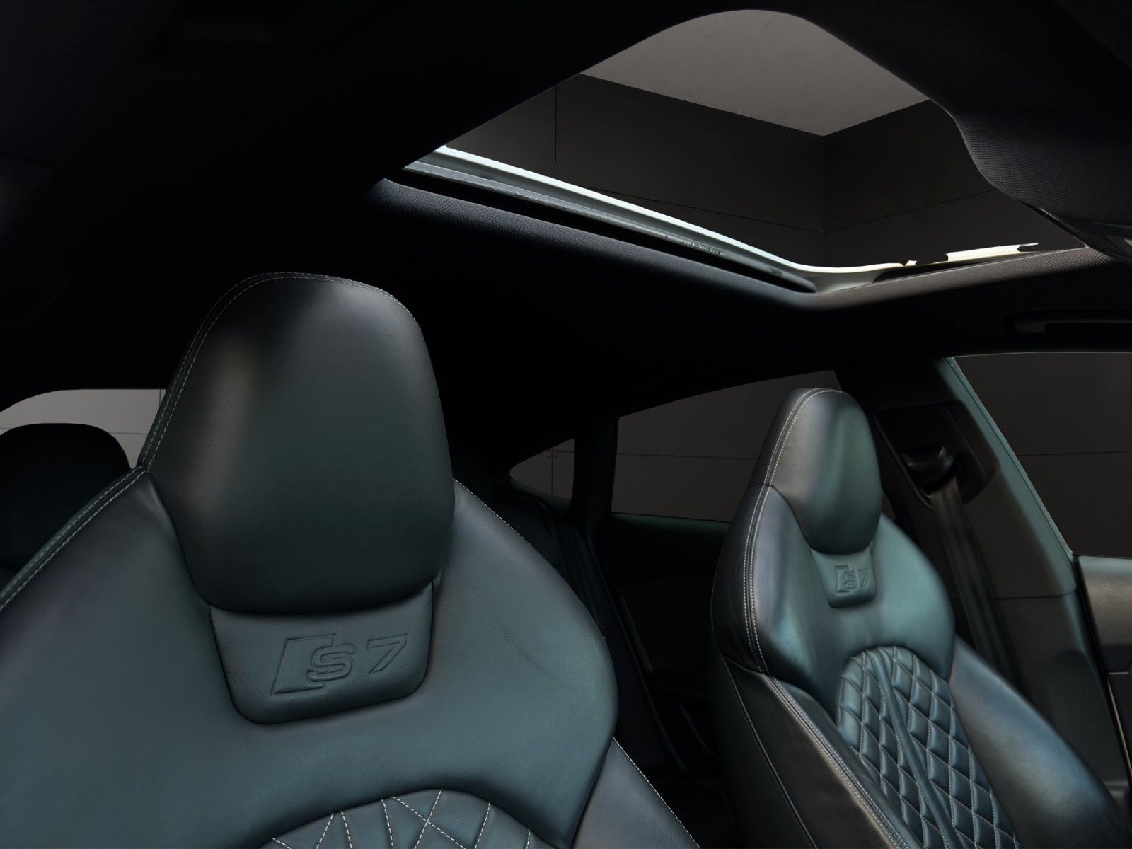 Fahrzeugabbildung Audi S7 4.0 V8 quattro Bose/S-Dach/HUD/Luftf./Keyless