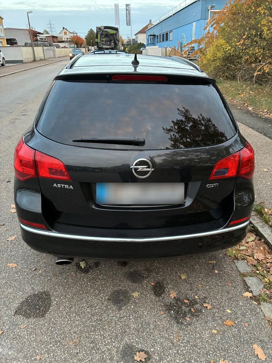 Opel Astra 2015 — двигун 165 HP (121kW)