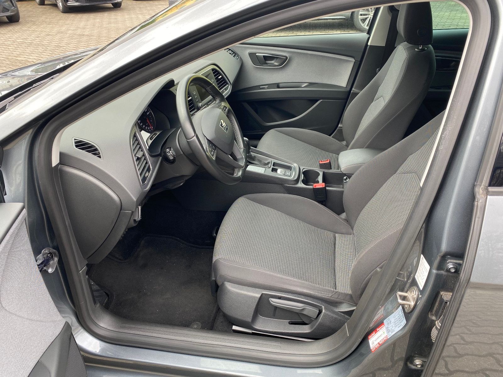 Fahrzeugabbildung SEAT Leon Style 1,0 TSI DSG *Winterpaket