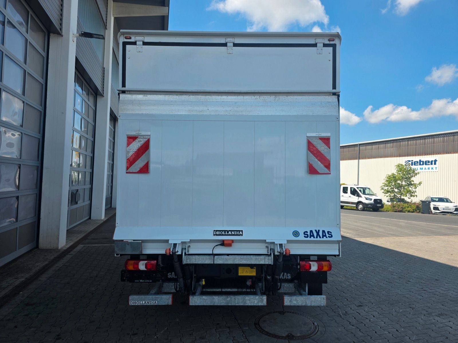 Fahrzeugabbildung Mercedes-Benz Atego 818 L Koffer+LBW Klima 3 Sitze