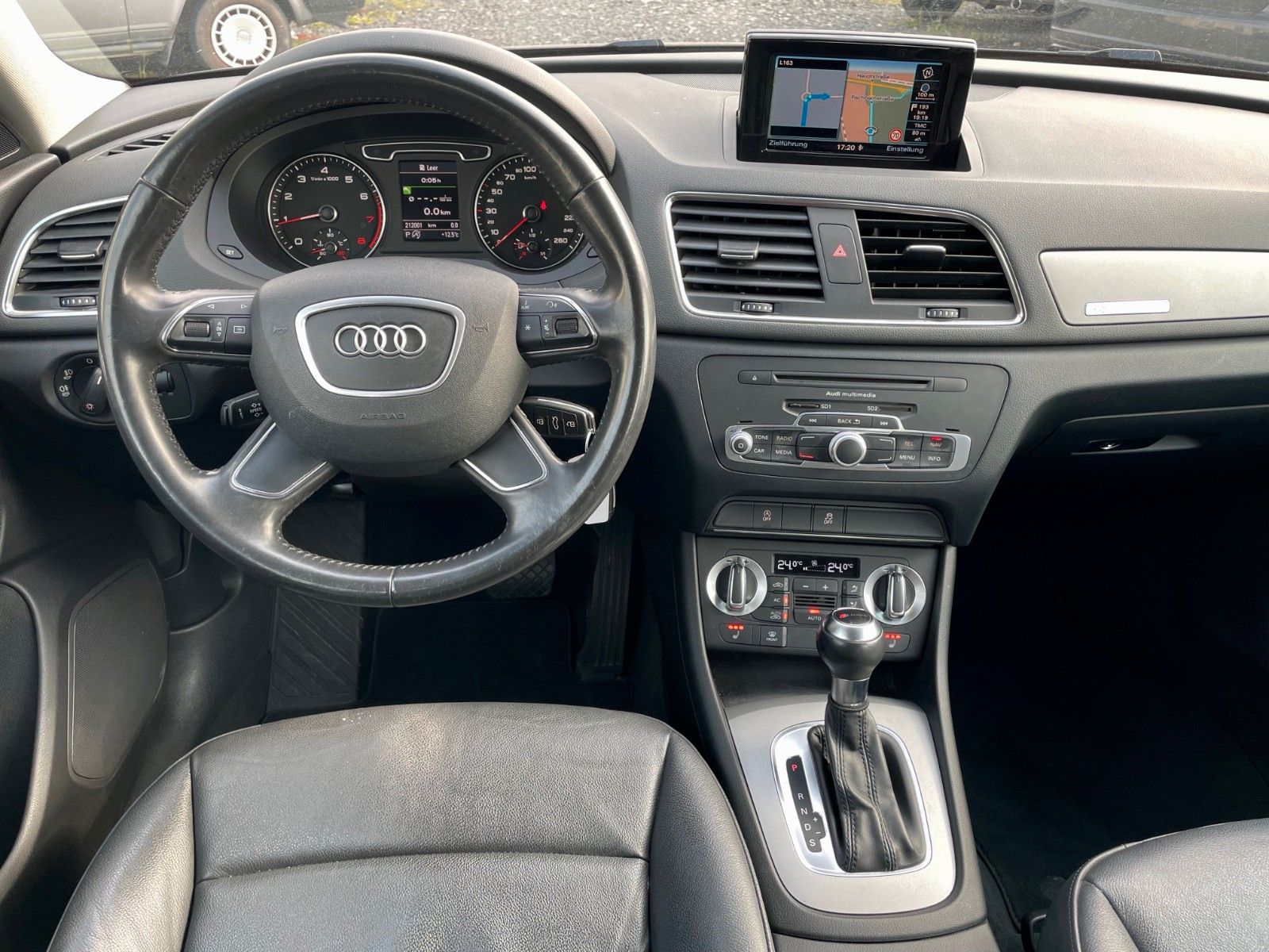 Fahrzeugabbildung Audi Q3 2.0 TFSI quattro Aut. Navi Xenon Leder PDC