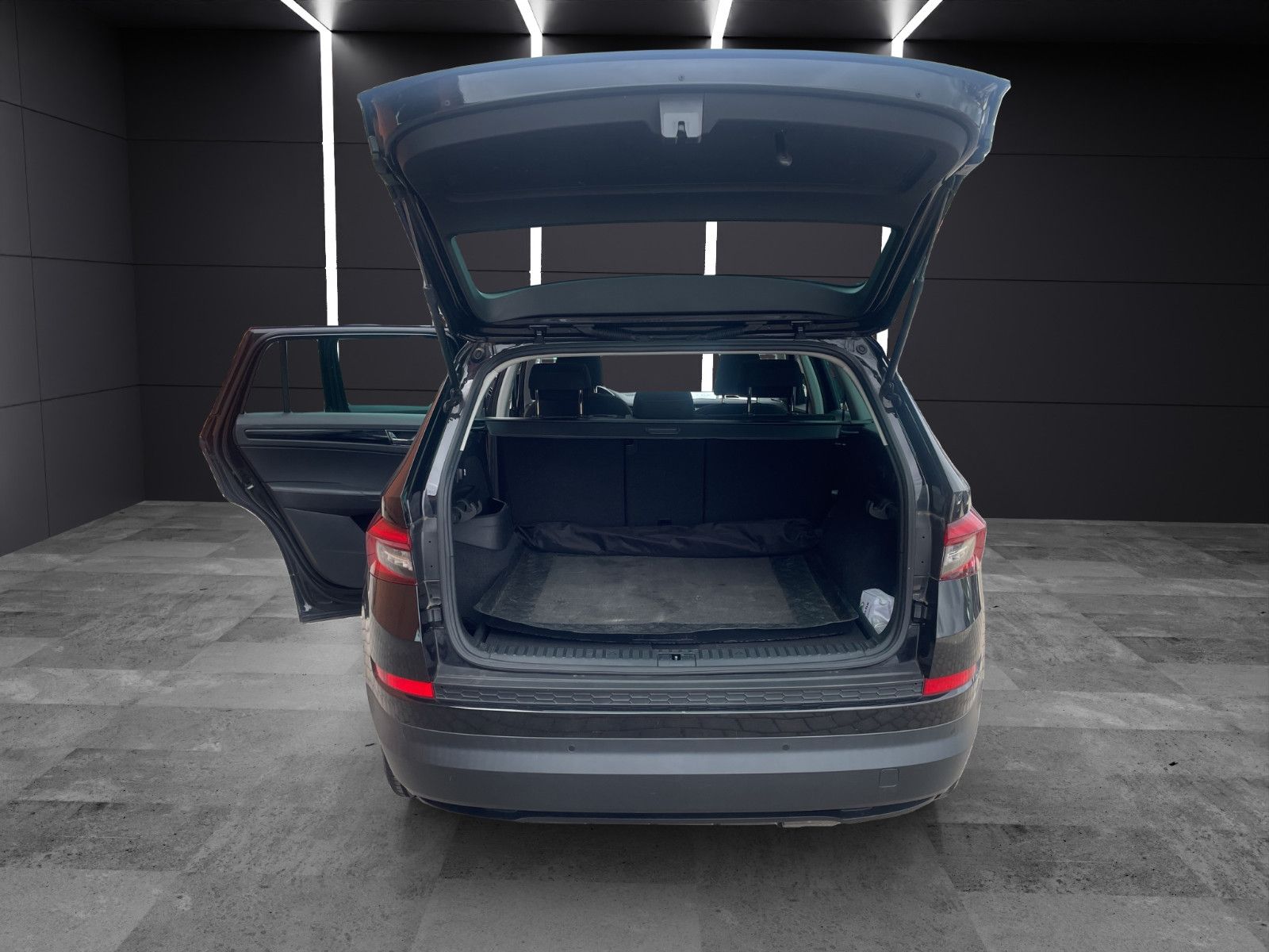 Fahrzeugabbildung SKODA Kodiaq Style 4x4/1.Hand/Pano/Shzvo+hi/Lenkrd hzb