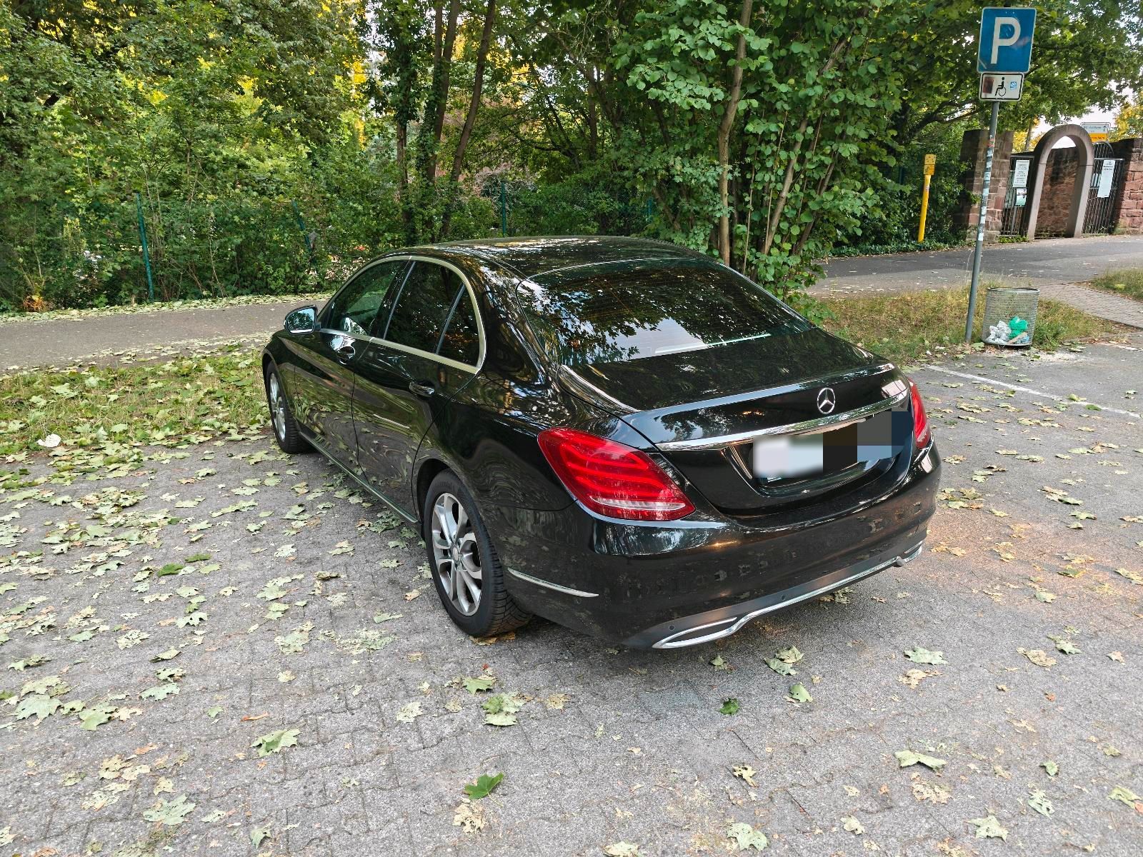 MERCEDES-BENZ ein Mercedes Benz c Klasse 220 w205.   170...