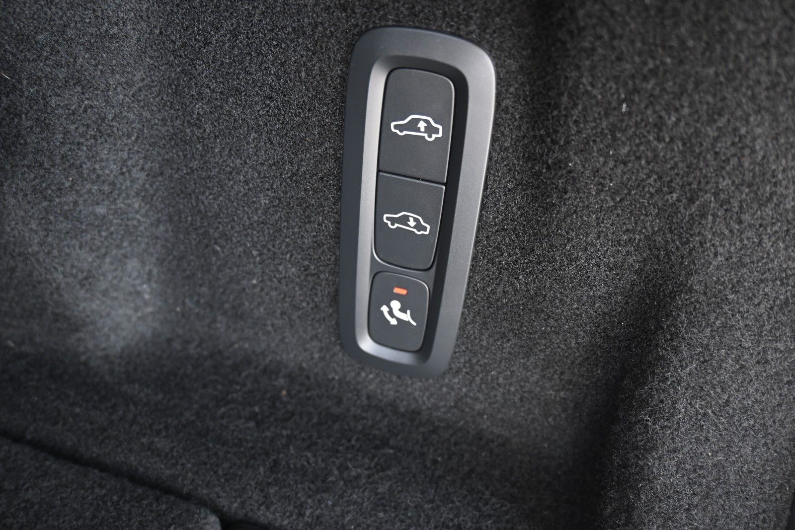 Fahrzeugabbildung Volvo XC60 B4 D AWD Ultimate Dark*STDHZG*360°*ACC*AHK