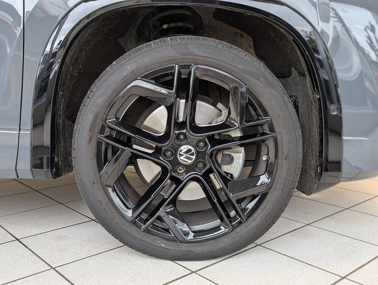 VW Tayron 2.0 R-Line Leder Launch Pano Black AHK 20 - Image 9