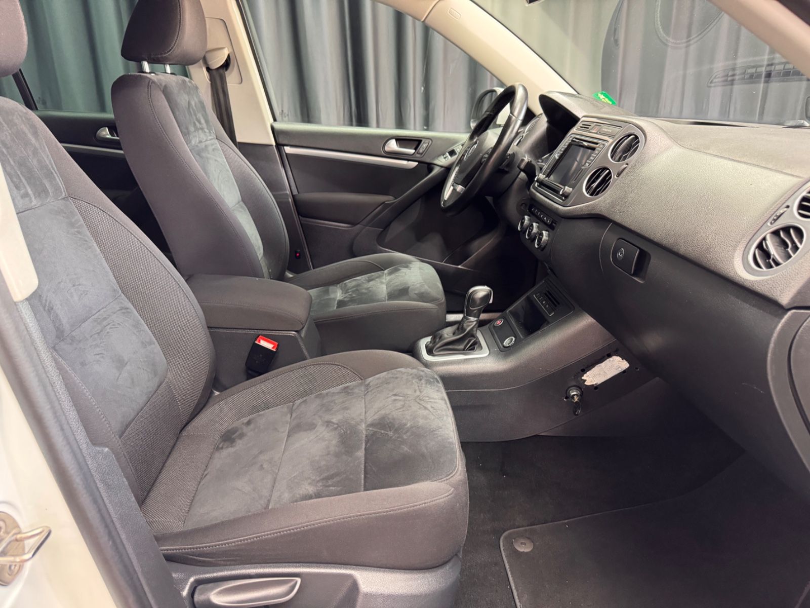 Fahrzeugabbildung Volkswagen Tiguan Sport & Style BMT 4Motion|R-LINE|DSG|NAVI