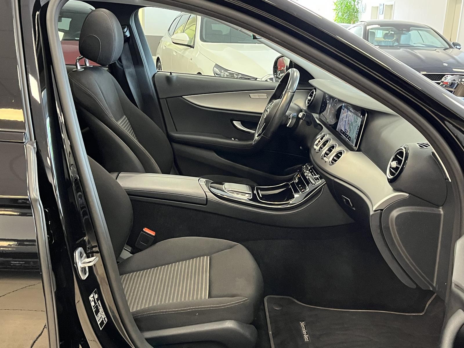 Mercedes-Benz E 220 AHK*Navi*ACC*R-Cam*SHZ*Pano*Night-Paket