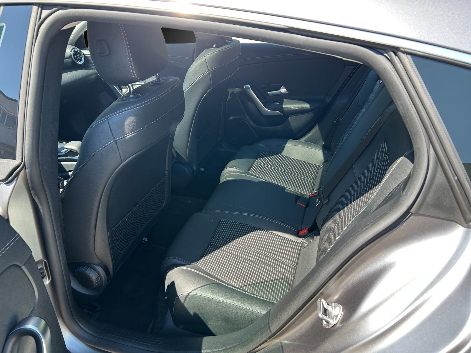 Fahrzeugabbildung Mercedes-Benz CLA 250 e SB 8G MAGNO KeyGo PANO Kamera Ambiente