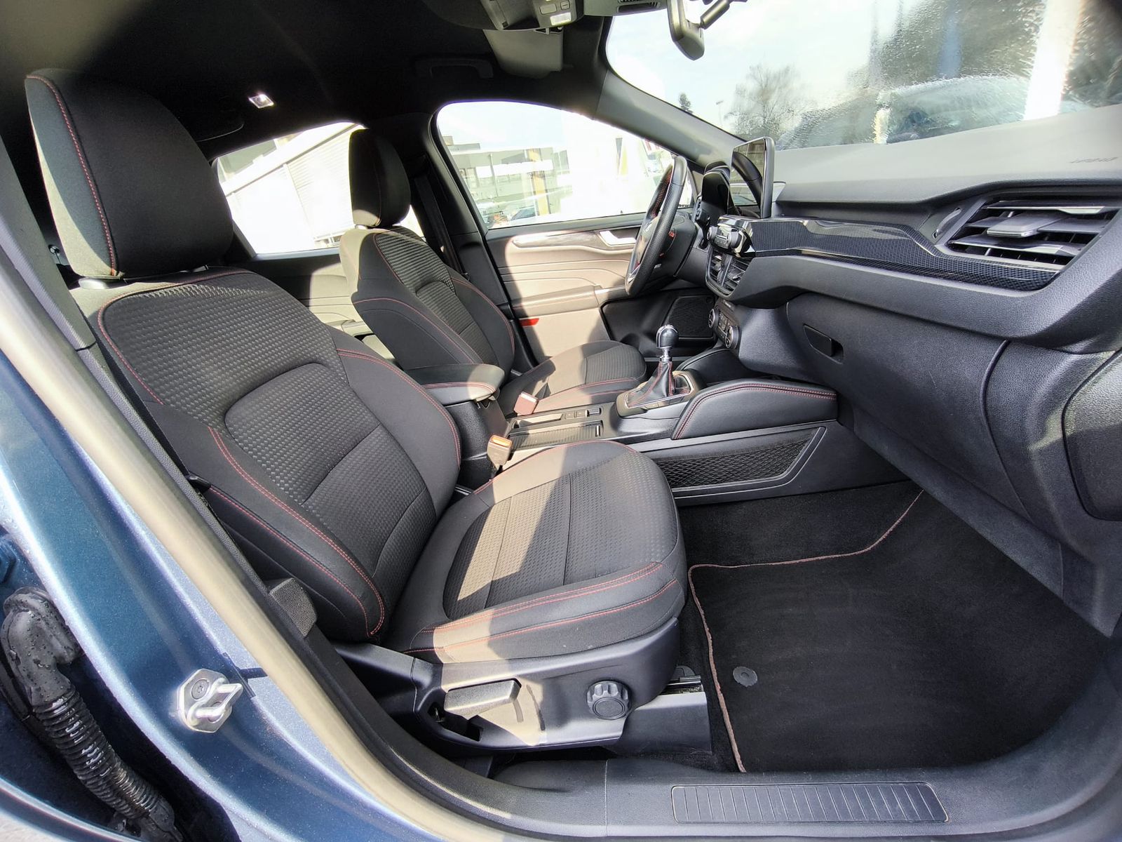 Fahrzeugabbildung Ford Kuga 1.5 EB ST-Line VIRTU+NAVI+LED+KAM+PDC+18"LM