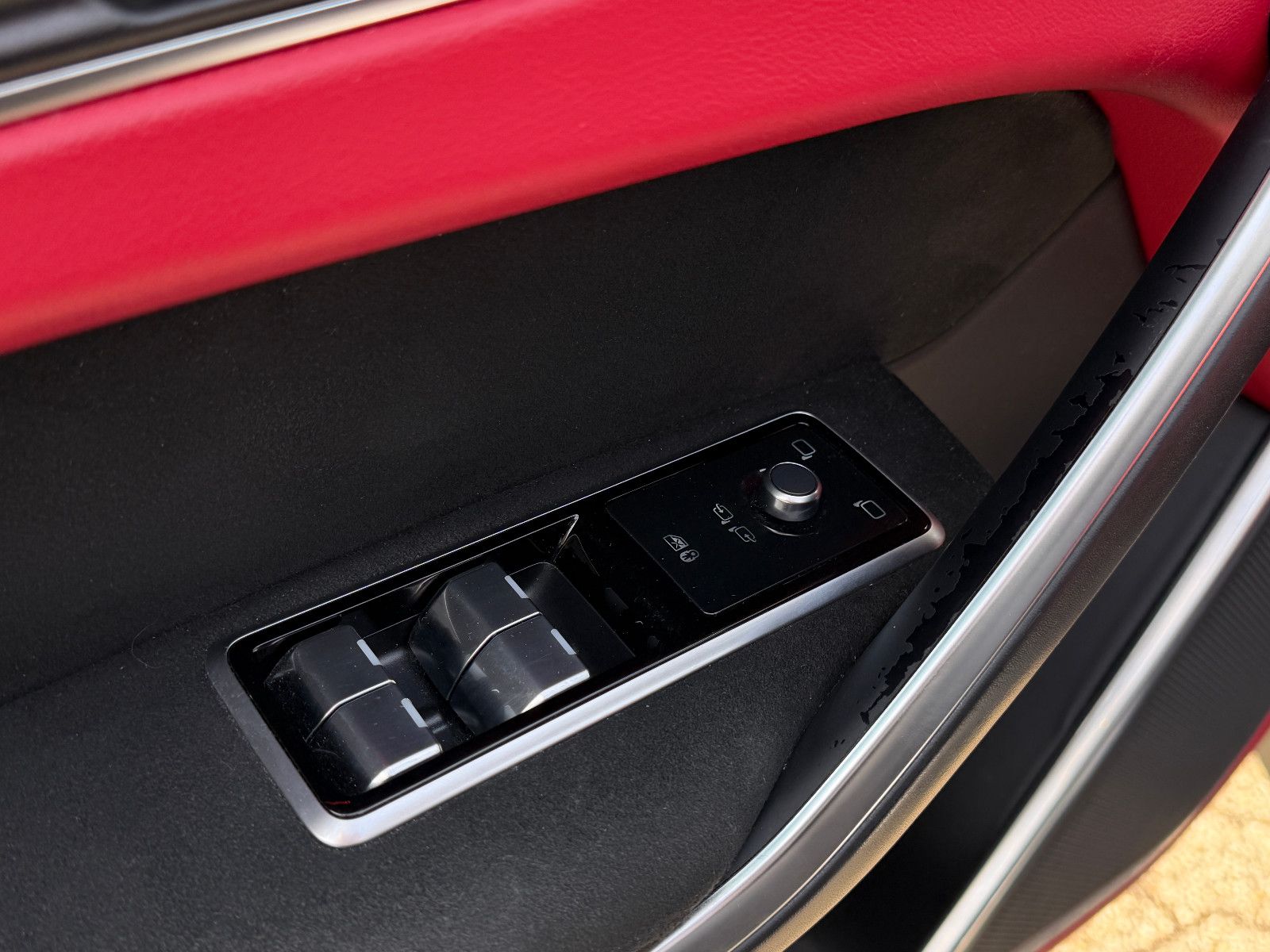 Fahrzeugabbildung Jaguar F-PACE SVR /PANO/MERIDIAN/HUD/360°KAM/MEMORY