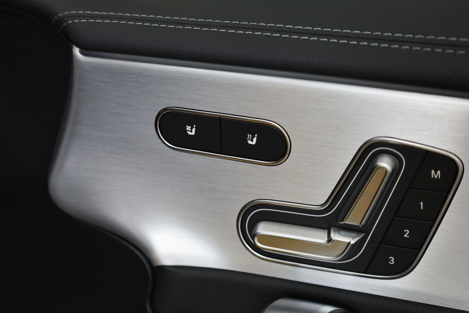 Fahrzeugabbildung Mercedes-Benz CLA 200d SB AMG Leder,Navi,LED,ACC,Burmester,360
