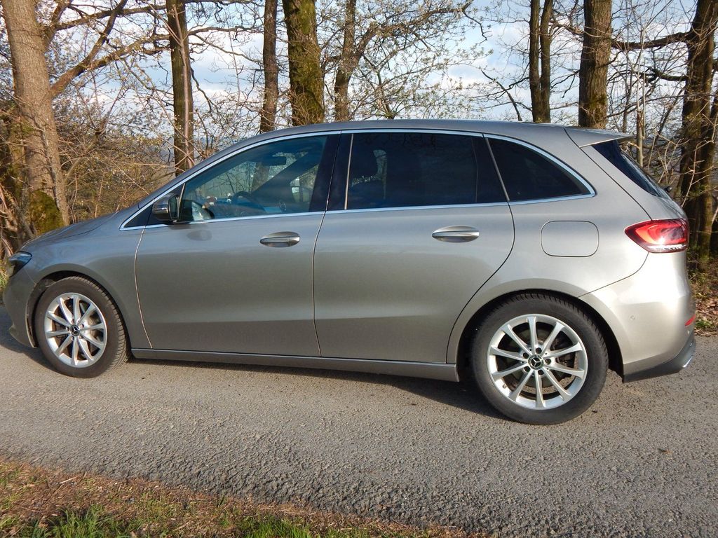 Image of Mercedes-Benz B 220