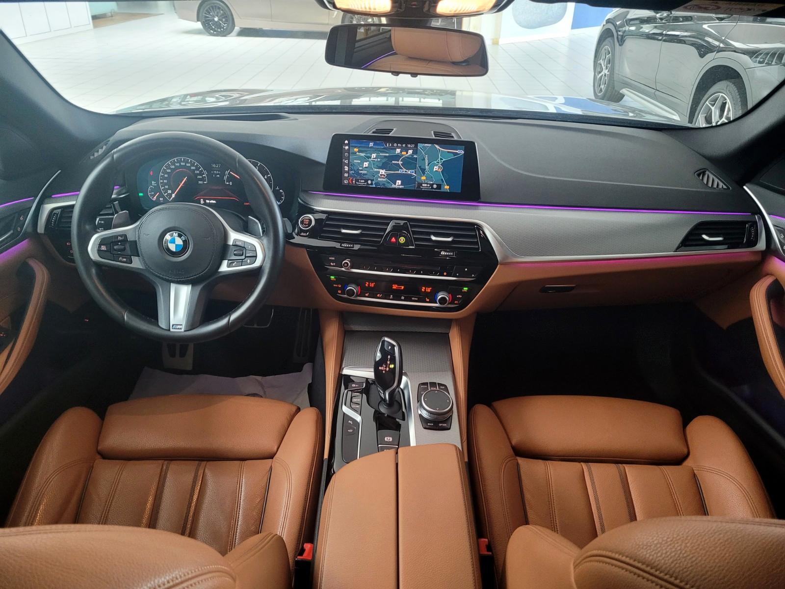 BMW 520d M Sport Aut/Leder/HuD/Pano/AHK/19"