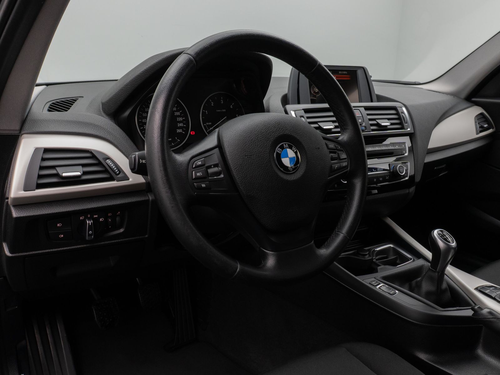 Fahrzeugabbildung BMW 118d Advantage PDChint Sitzhzg Geschwindigkeits