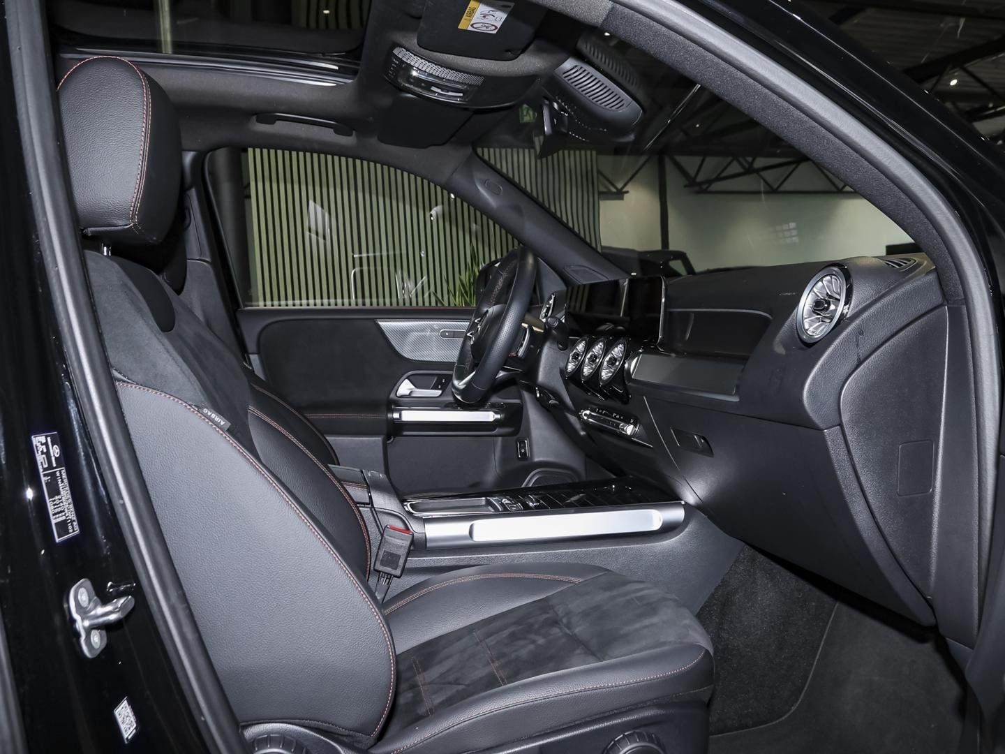 Mercedes-Benz GLB 200 AMG Advanced Panorama Ambiente Keyless foto 6