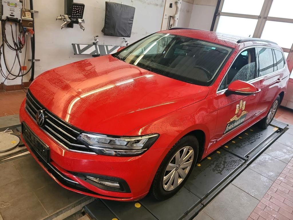 Volkswagen Passat Variant 2023, 2.0D dīzelis, Automāts, Universāls, Sarkans — Latvijā
