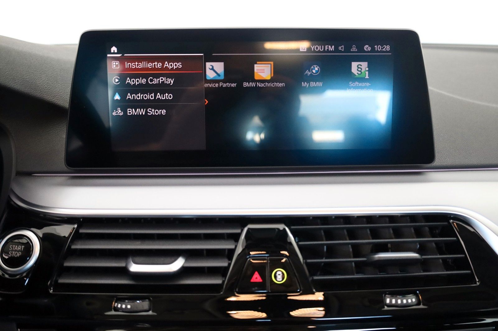Fahrzeugabbildung BMW 530 e Lim.,Leder,Navi,LED,360Kamera,SH,ACC
