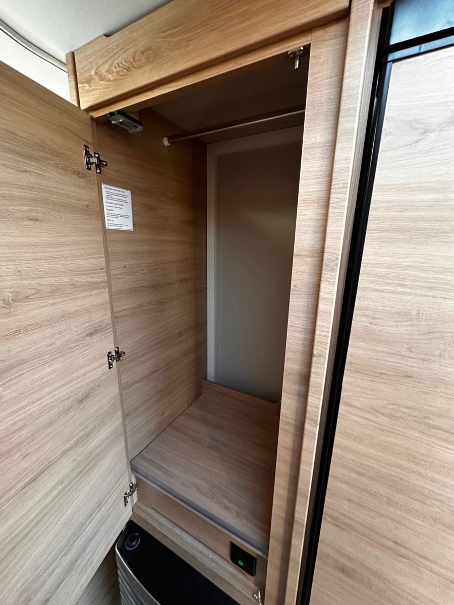 Fahrzeugabbildung Knaus Südwind BLACK SELECTION 540 UE Markise Mono City