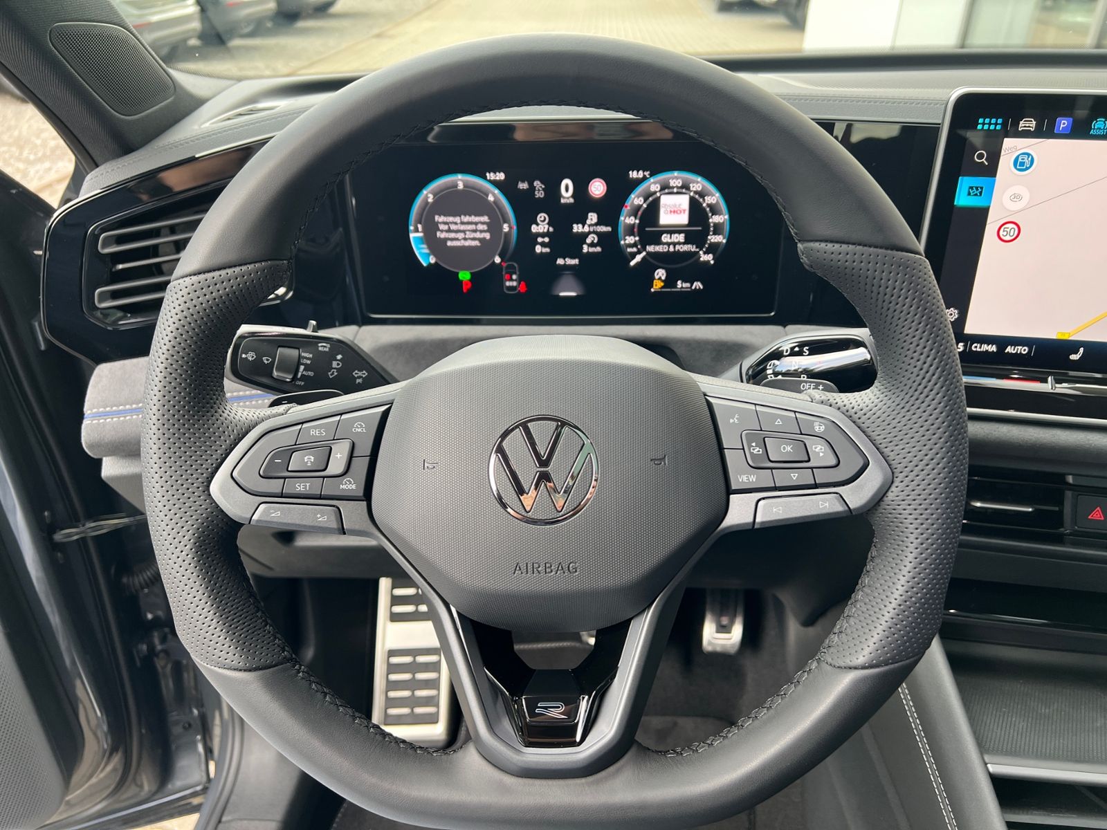 Fahrzeugabbildung Volkswagen Tiguan  R-Line 2.0 TDI DSG 4MOTION *AHK, Navi, P