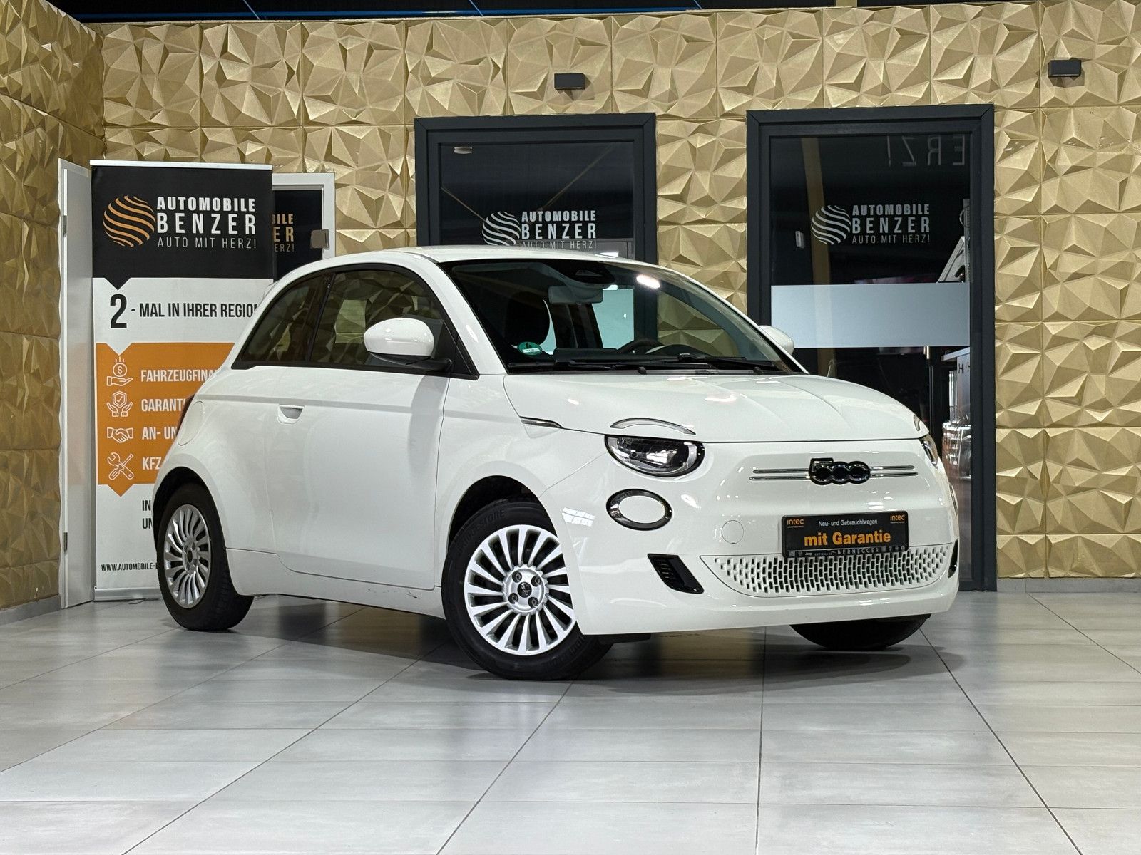 Fahrzeugabbildung Fiat 500e/Basis/TEMPOMAT/APPLE/KLIMA/SPURHALTEASSISTE