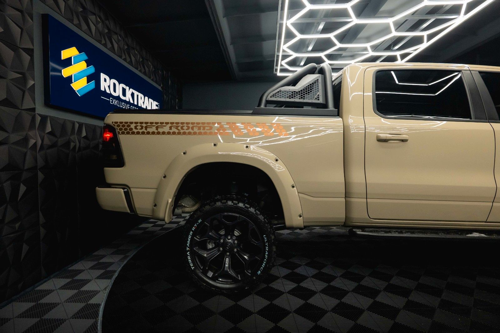 Fahrzeugabbildung Dodge RAM 5.7 V8 HEMI 4x4 OFFROAD LONGBED AXLE LOCK RC