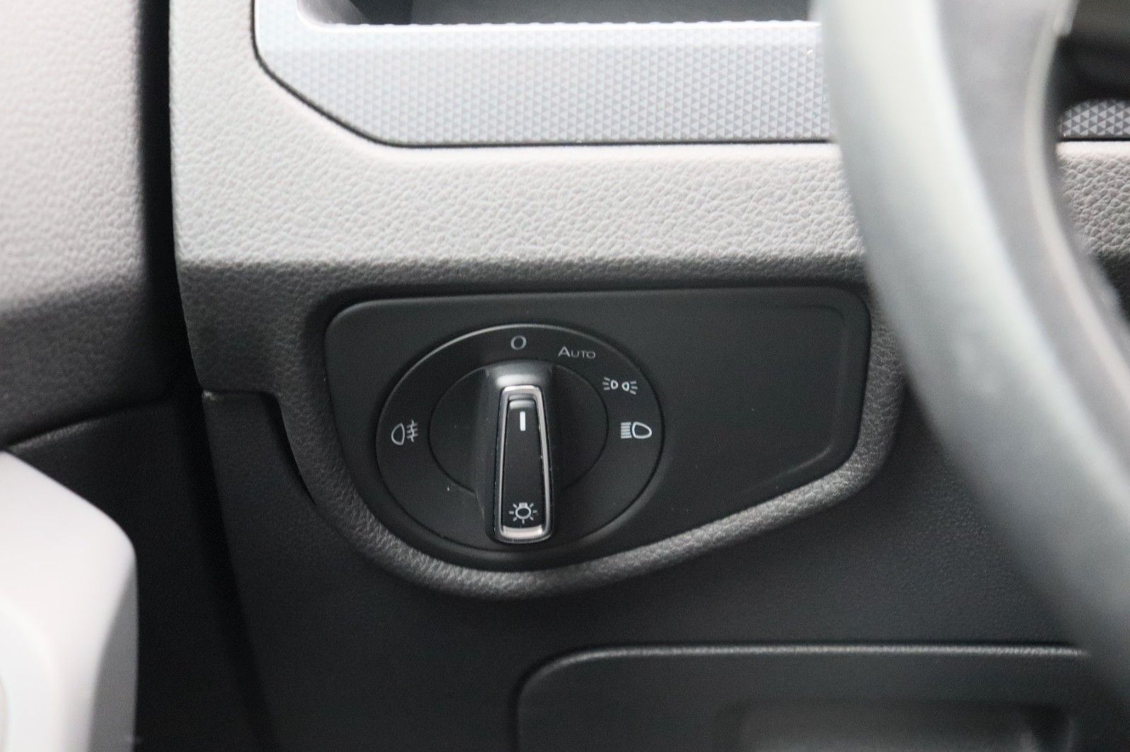 Fahrzeugabbildung Volkswagen Touran Active DSG AHK LED ACC Kamera