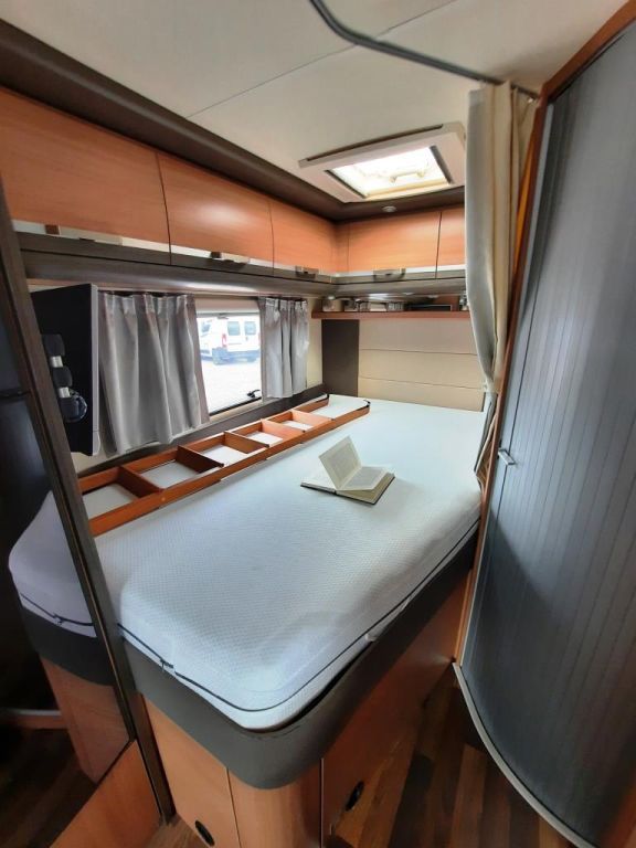 Fahrzeug Übersicht 11 Fahrzeugabbildung Knaus Sky Wave 650 MF Celebration25 Dachklima, Hubbett