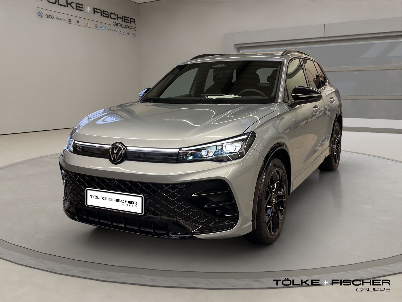 Volkswagen Tiguan R-Line 1.5 l eTSI OPF 7-Gang-DSG DCC Pano foto 2