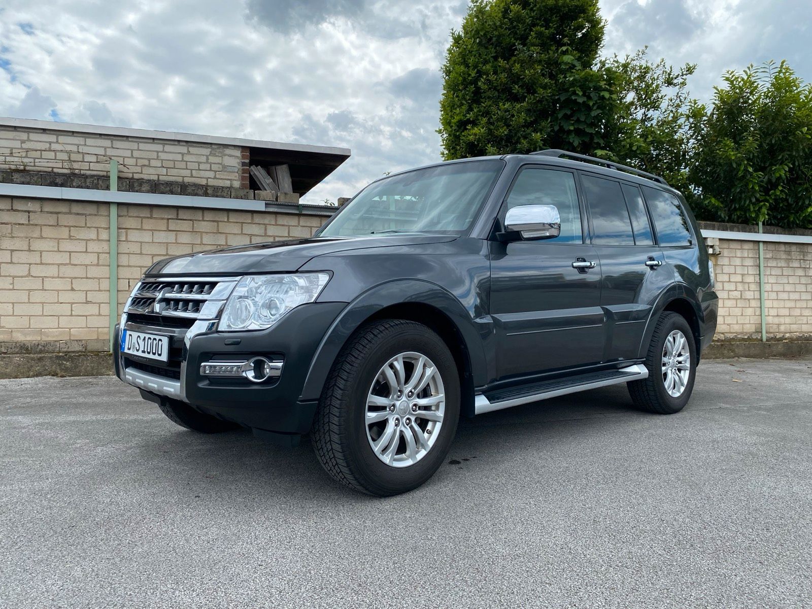 MITSUBISHI Pajero