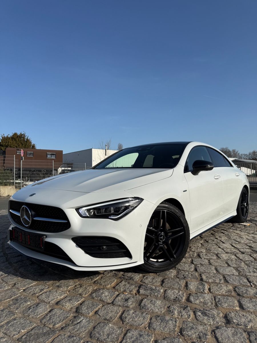 MERCEDES-BENZ CLA 220 4MATIC AMG Junge Sterne Edition Pano. Am